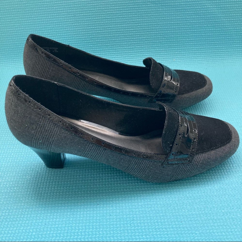 Covington Shoes Sz  10 Pumps Black Gray Stripe Fabric Slip On Heels